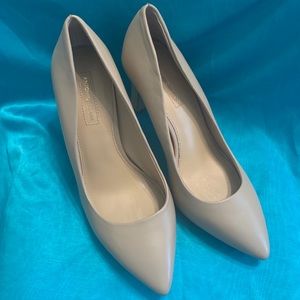 Nude Antonio Melani Pumps for the office